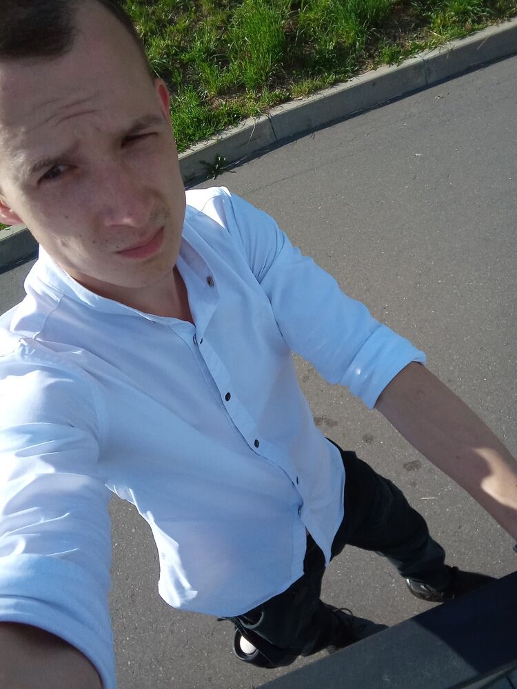  28828755  Dik, 32 ,    