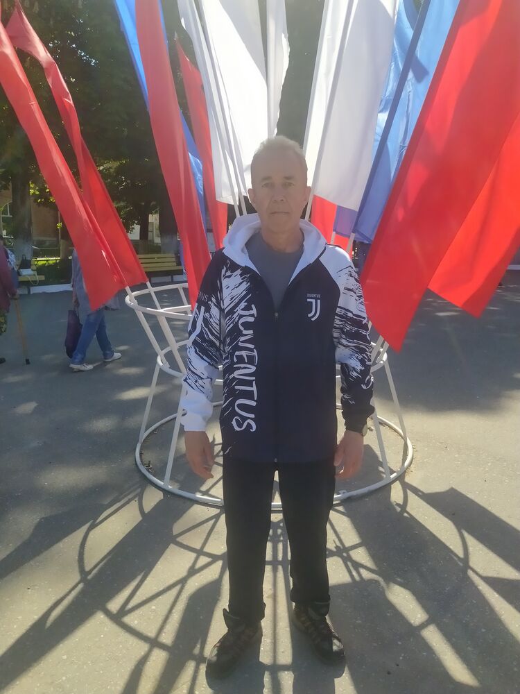  46261595  Yury, 56 ,    