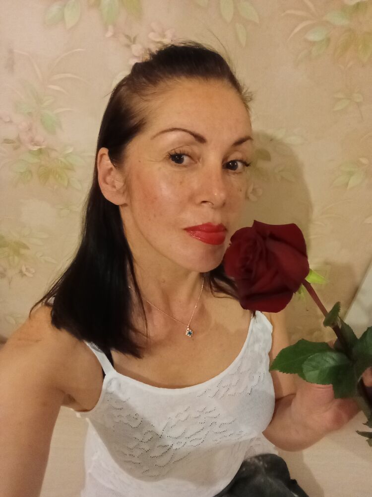  44215245  Darya, 44 ,    