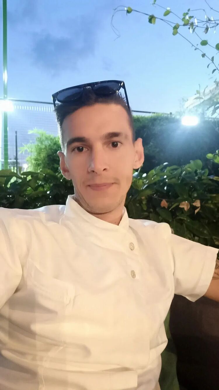  36469585  Yuriy, 31 ,    Aversa