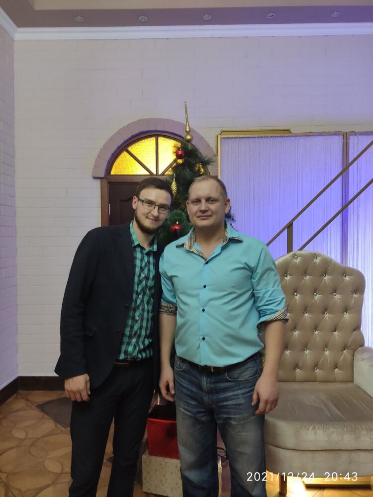 40688835  Alexander, 40 ,    