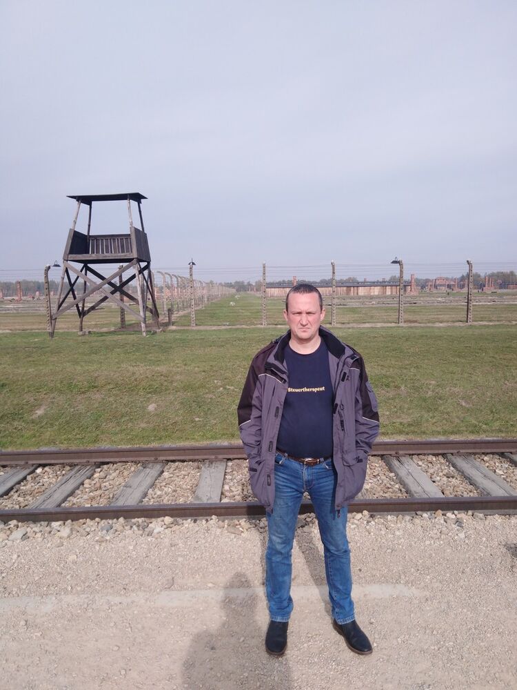  18698185  Serhij, 46 ,    
