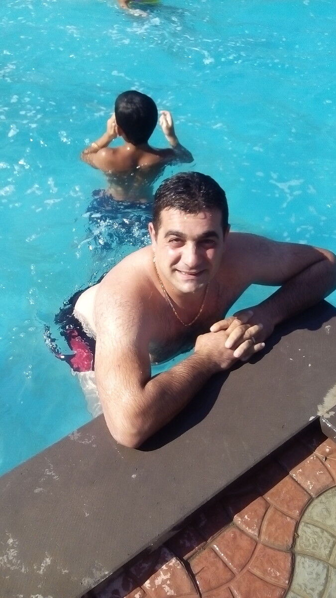  11907525  Georgi, 40 ,    