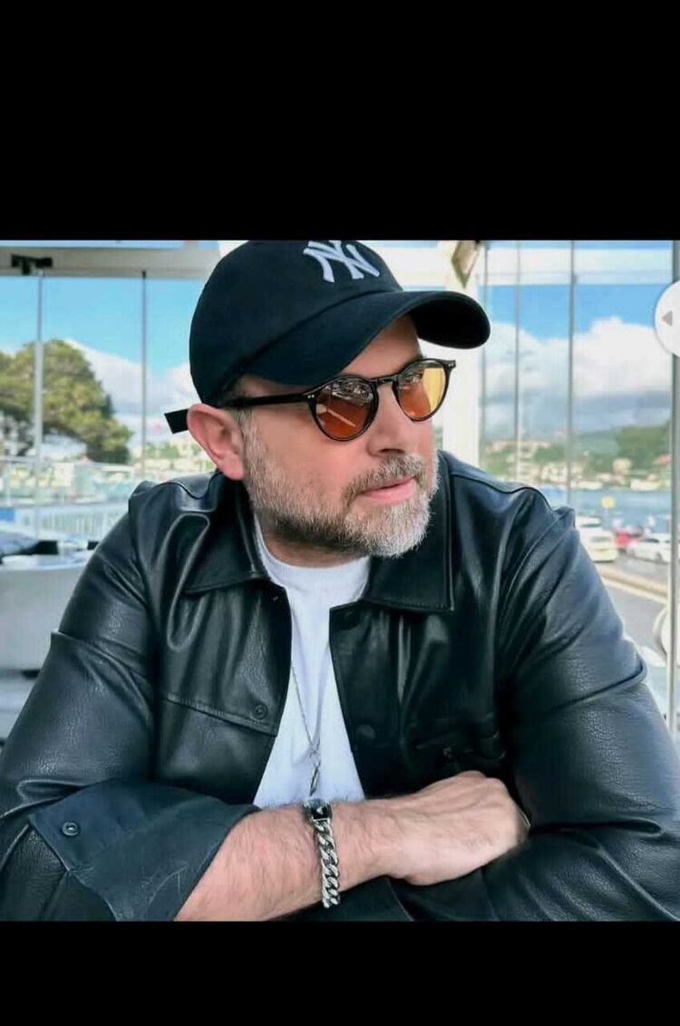  43380865  Robert, 58 ,    