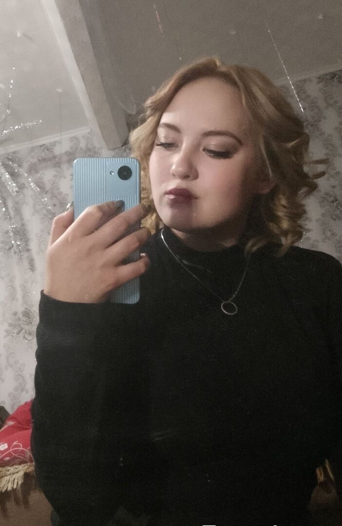  34917345  Ekaterina, 24 ,    