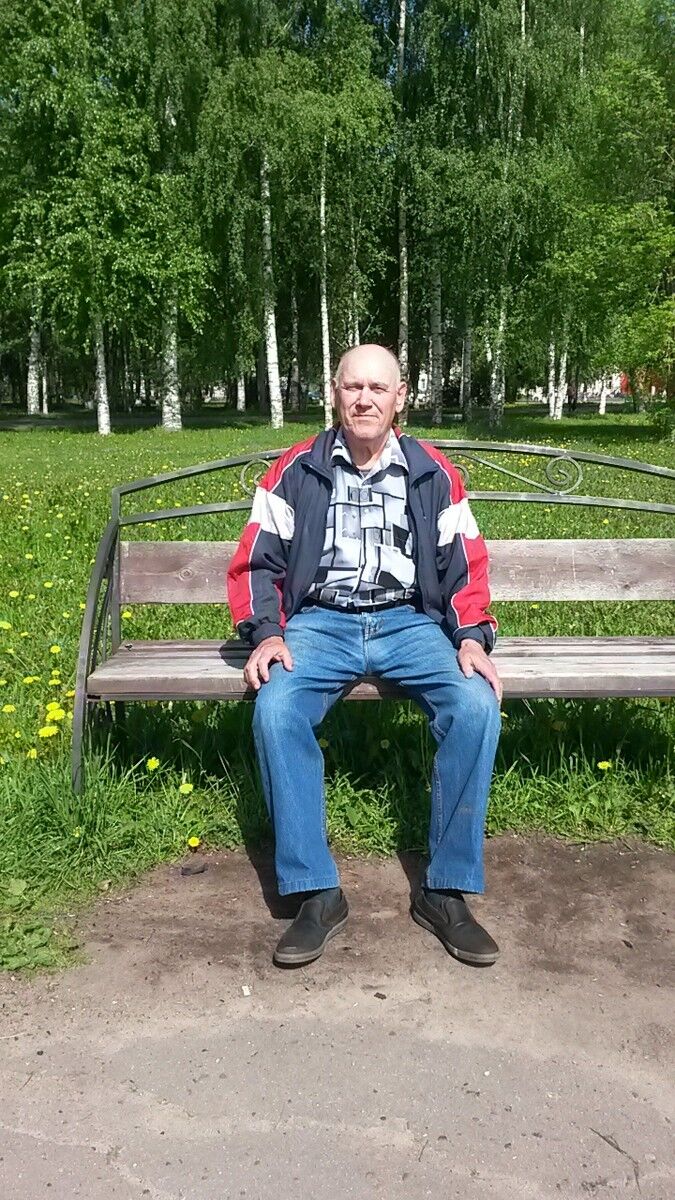  9820585  Aleksandr, 72 ,    
