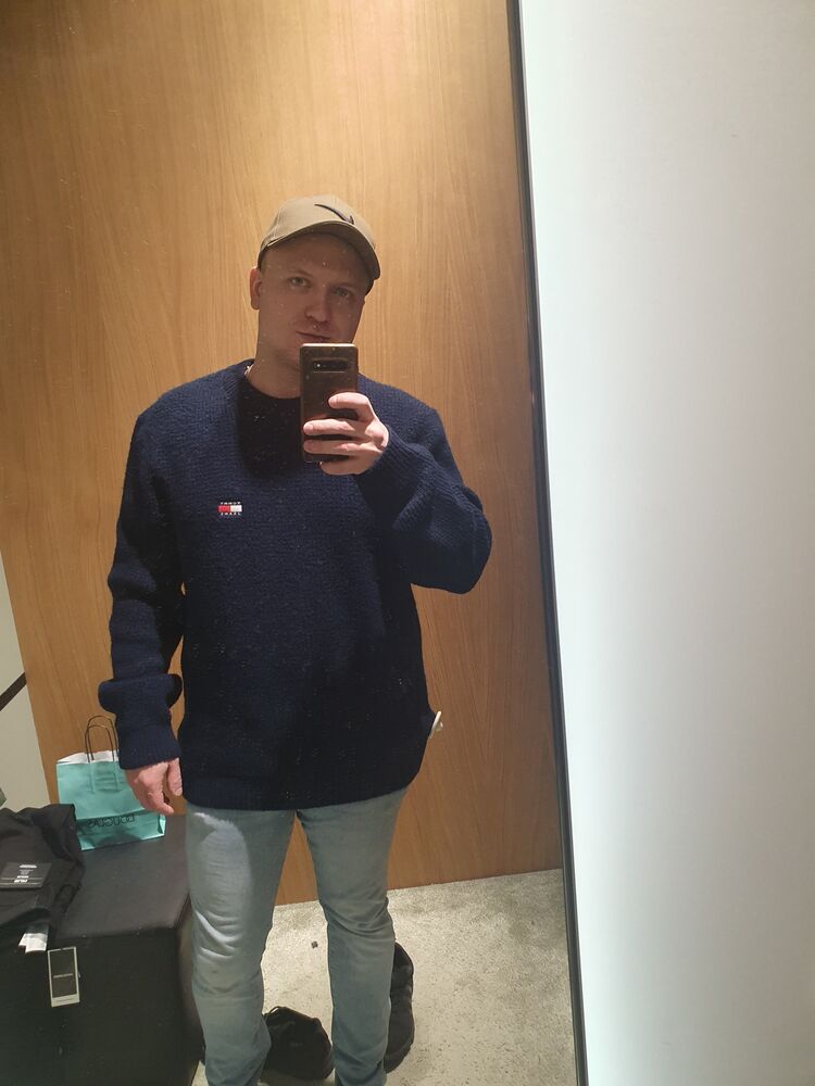  ,   Artur, 28 ,   ,   