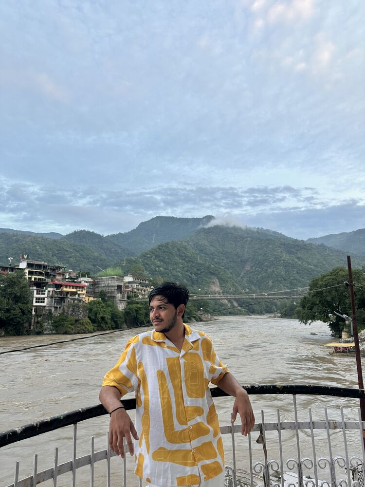  51374655  Dishant, 22 ,    