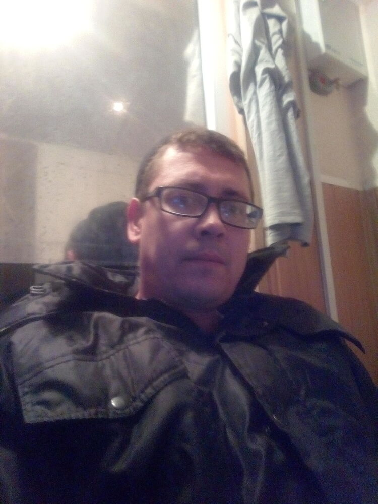 10748705  Igor, 44 ,    
