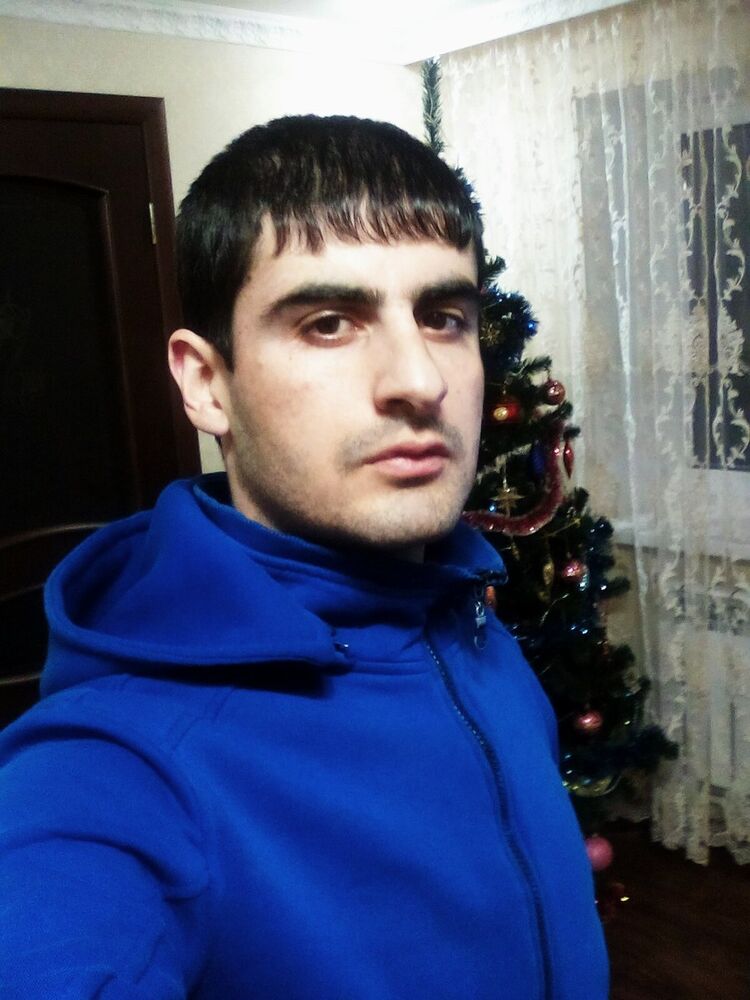  7784315  Petros, 37 ,    