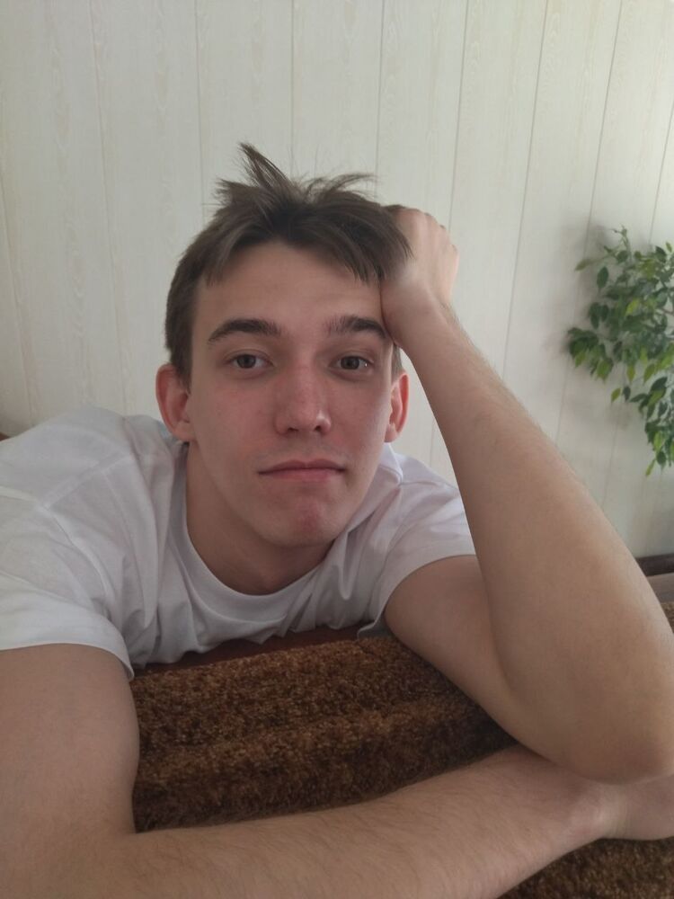  37110915  Matvei, 21 ,    