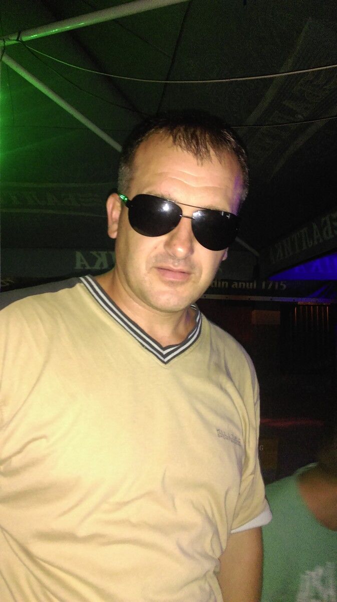  10095585  Sergiu, 45 ,    