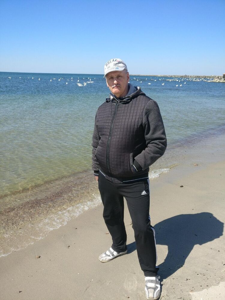  49581435  Oleg, 64 ,    