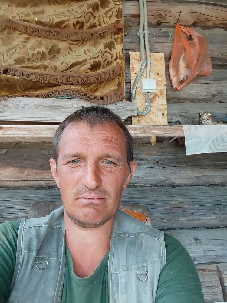  44978025  Roman, 48 ,    