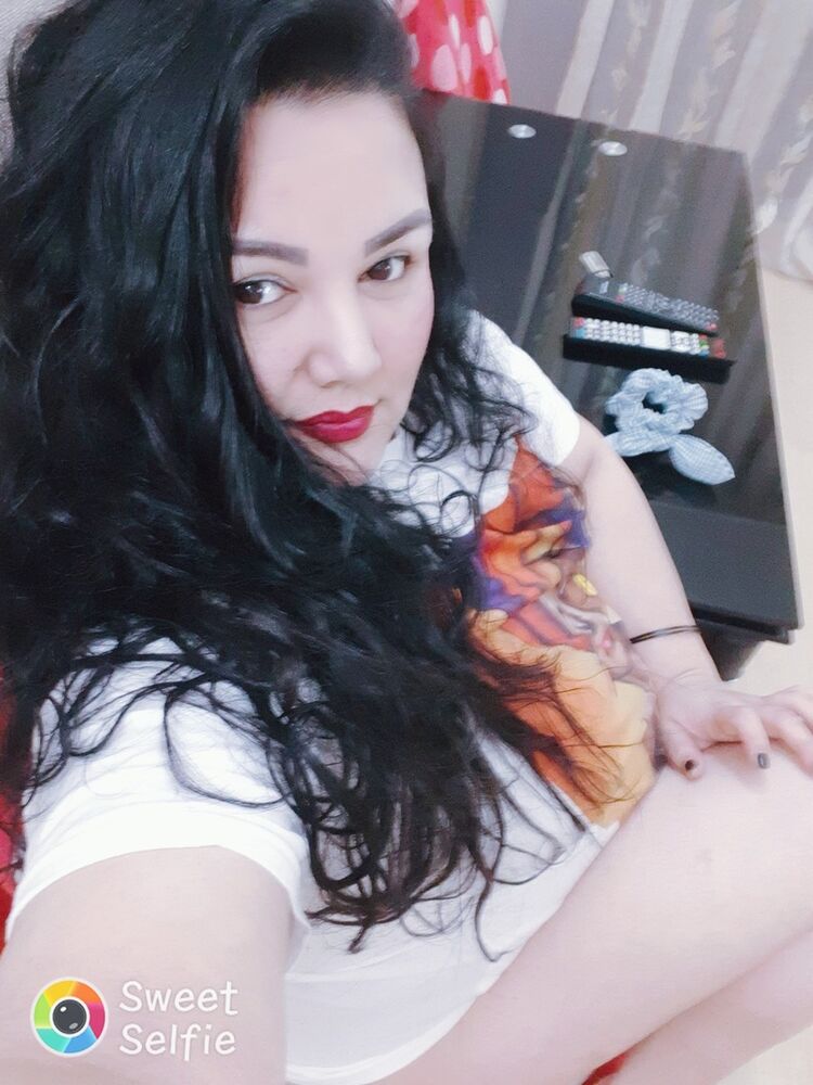  ,   Milana, 41 ,  