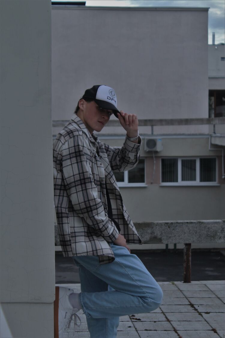  31691835  , 21 ,    
