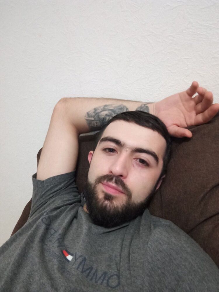  42068895  Levon, 26 ,    