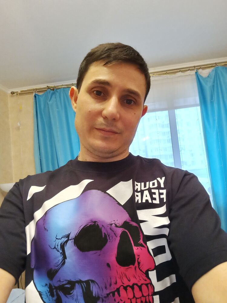 38359325  Ruslan, 42 ,    