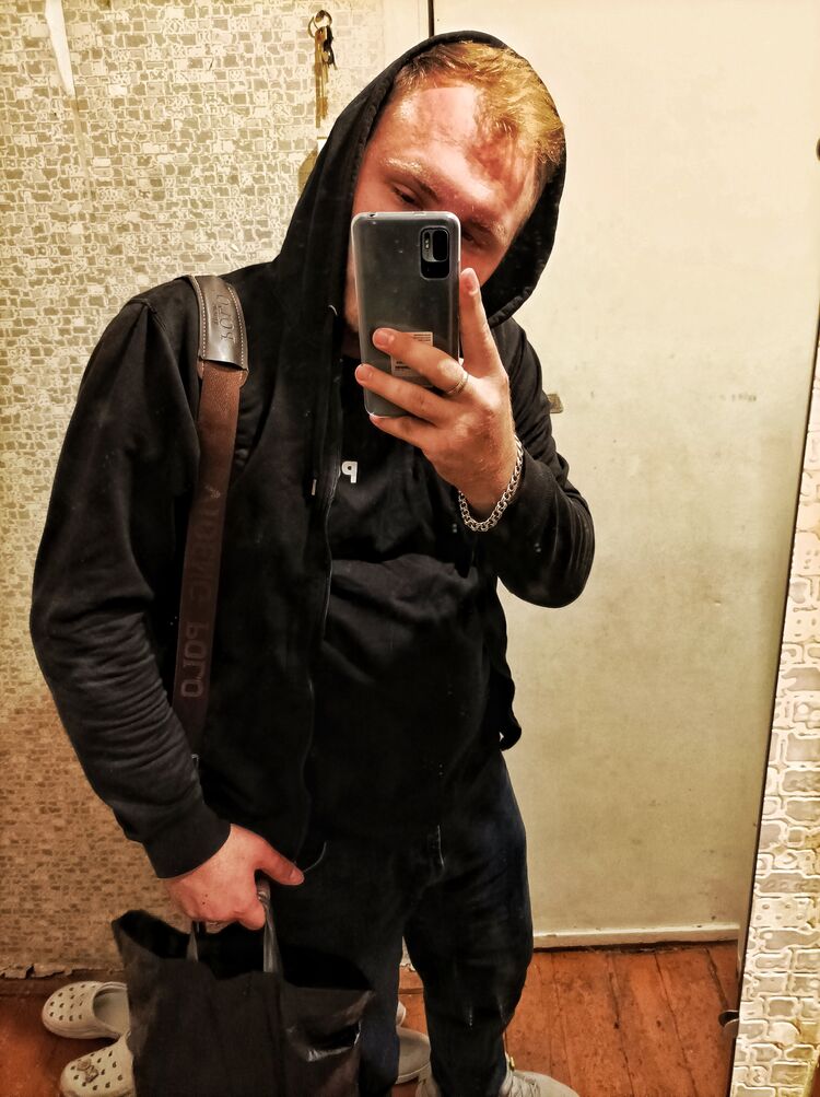  28995985  Alexander, 26 ,    