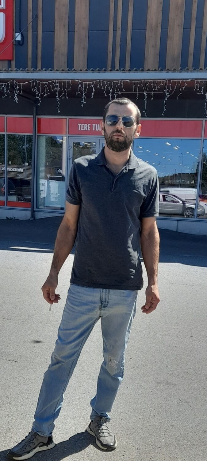  46386615  Wolf, 44 ,    