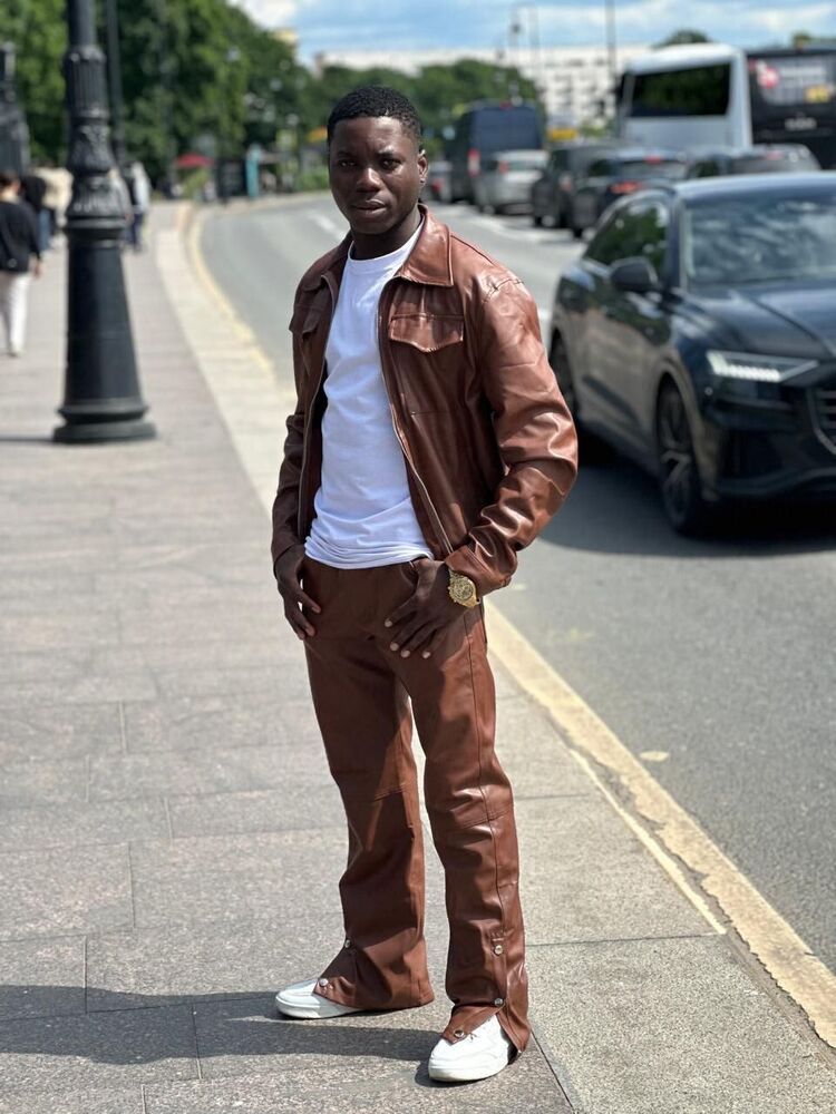  54022735  Cedecias, 30 ,    