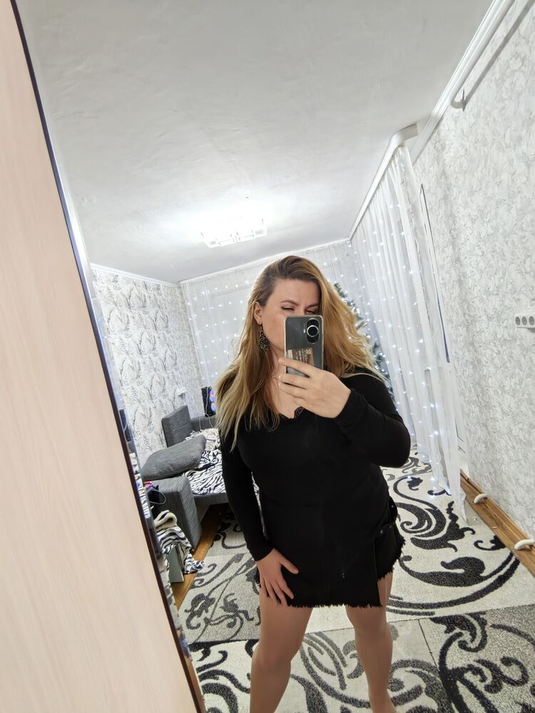  48556115  Helga, 31 ,    