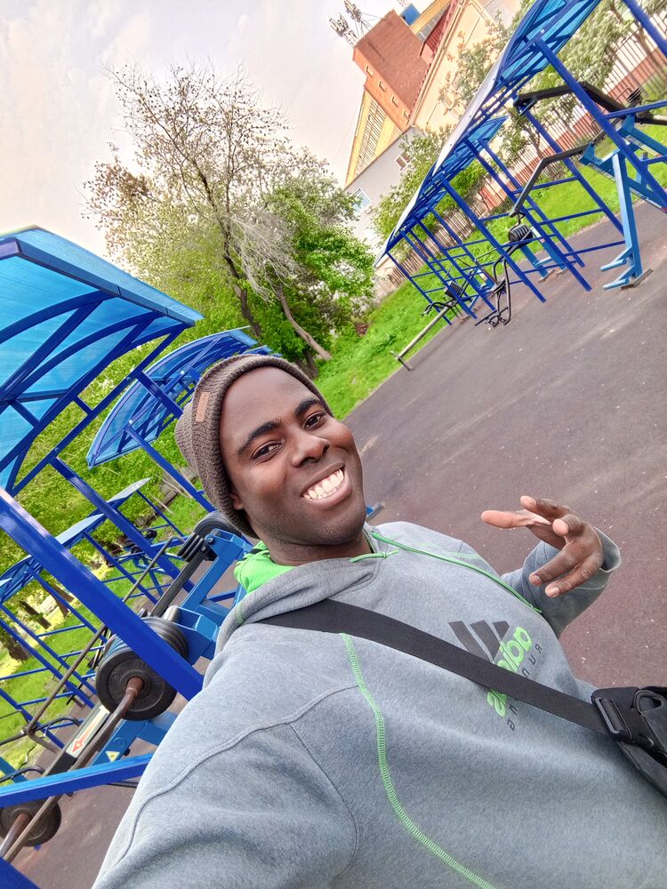  43452995  Adrian, 33 ,    