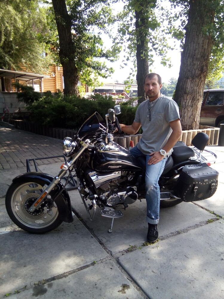  44528915  Georgiy, 49 ,    