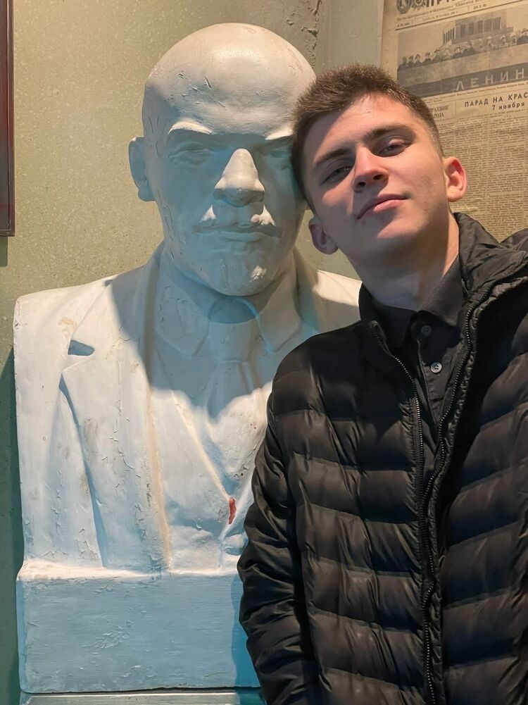  53751875  Ilya, 95 ,    