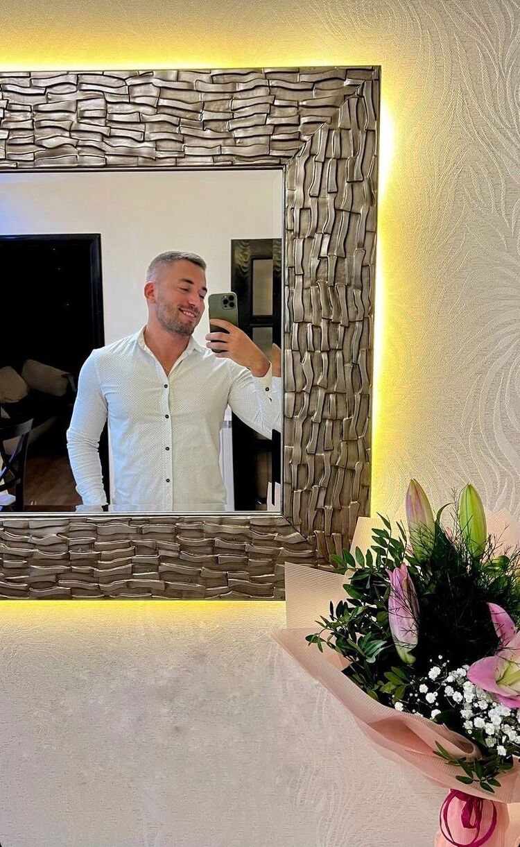  45048535  Artem, 41 ,    