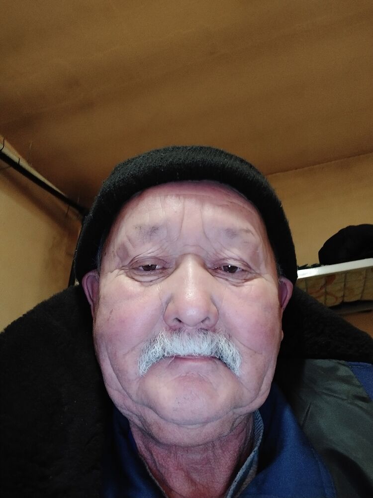  48839325  Karim, 63 ,    