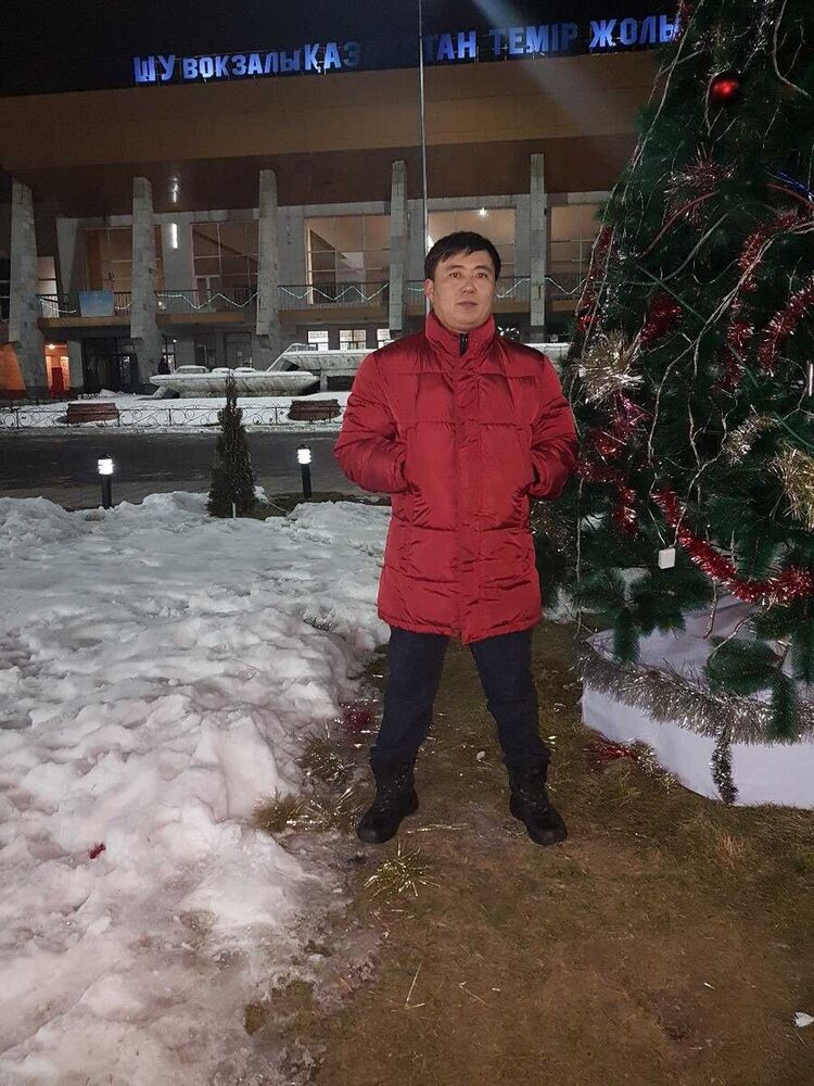  21697185  Kuanysh, 42 ,    