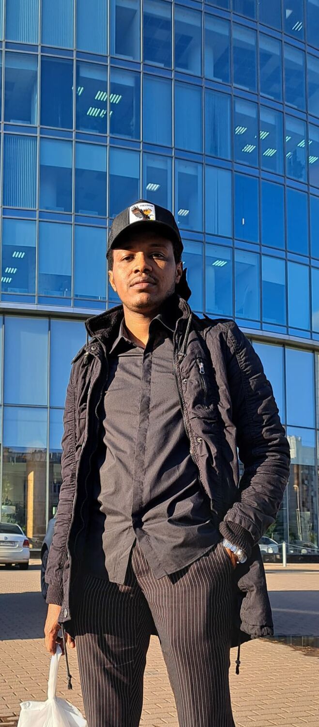  54384665  Isken, 31 ,    