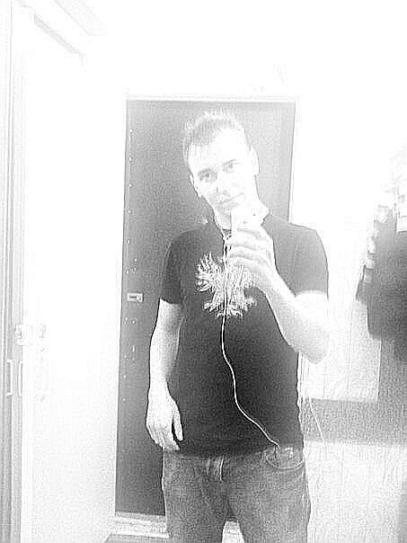  46144285  Alexander, 35 ,    