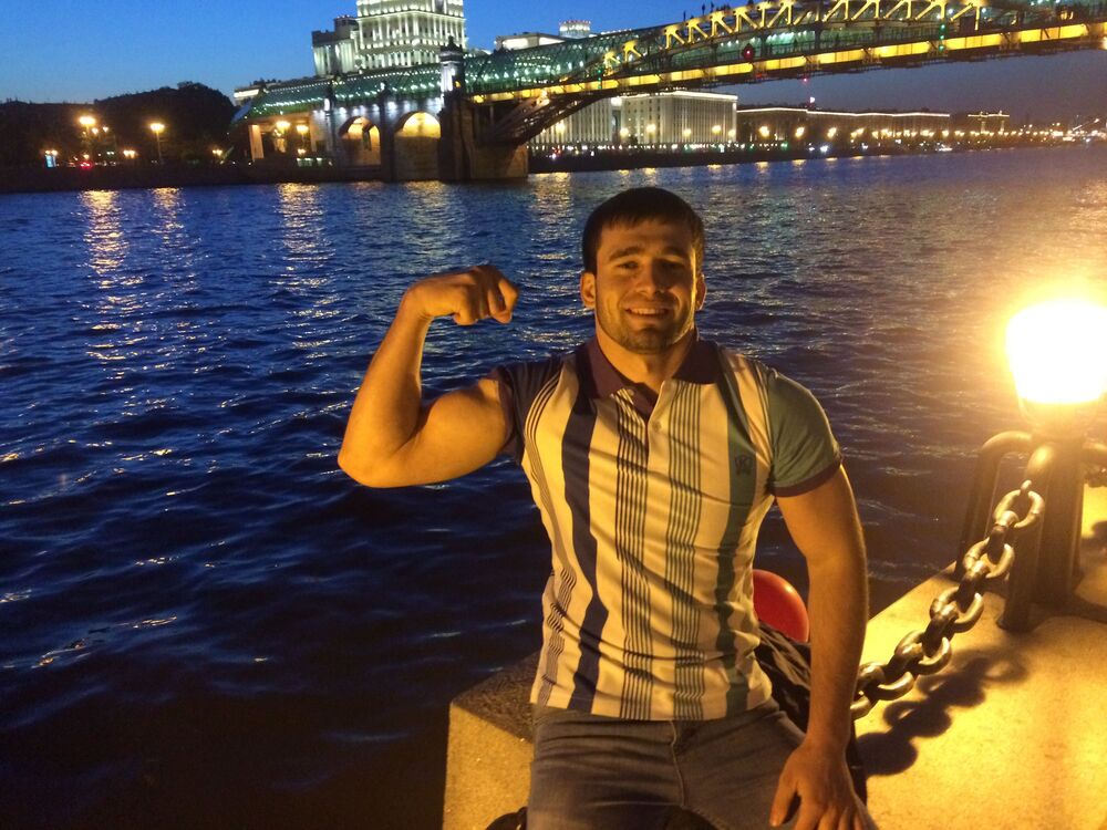  38352325  Markus, 30 ,    