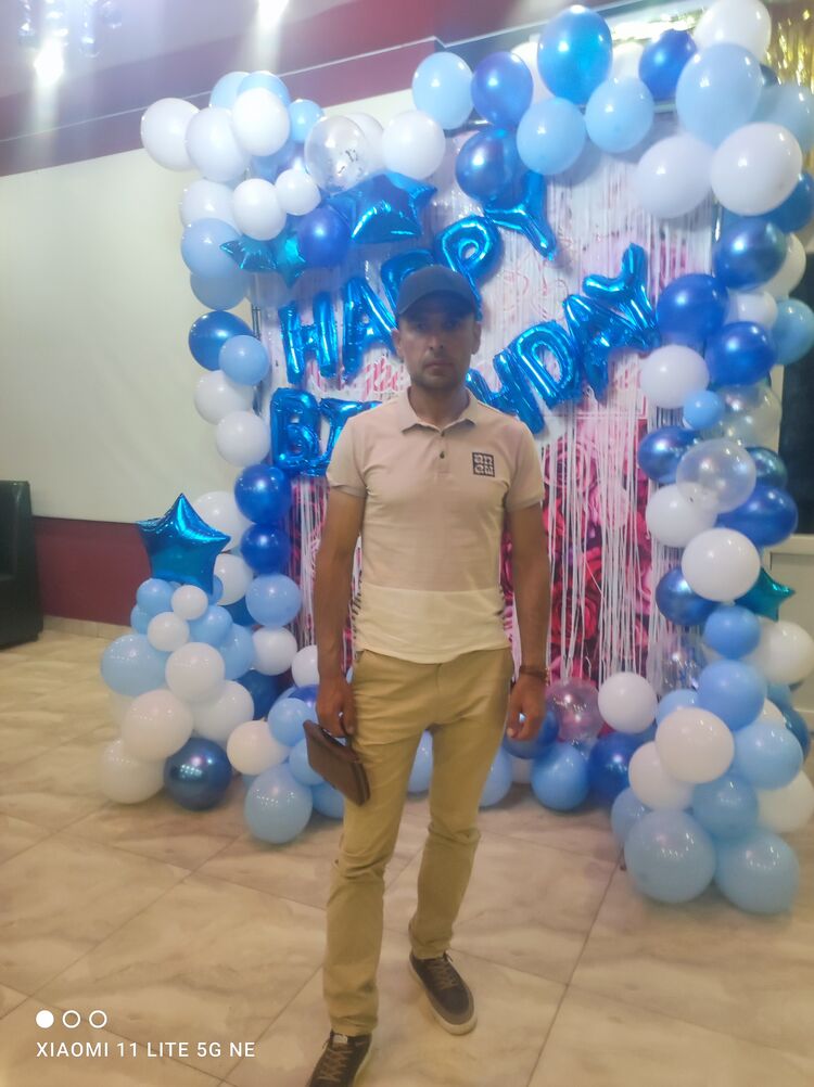  47590695  Gafur, 41 ,    