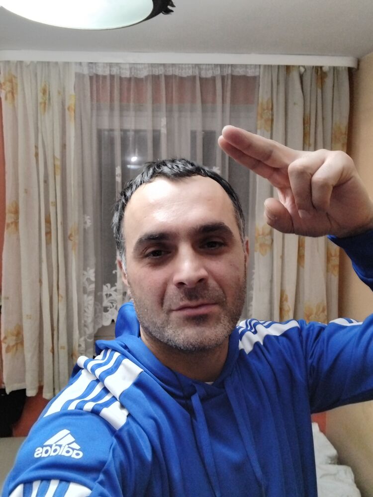  51659895  Luka, 37 ,    