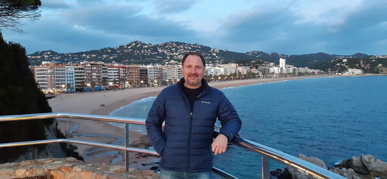  36417065  Igor, 62 ,    Barcelona