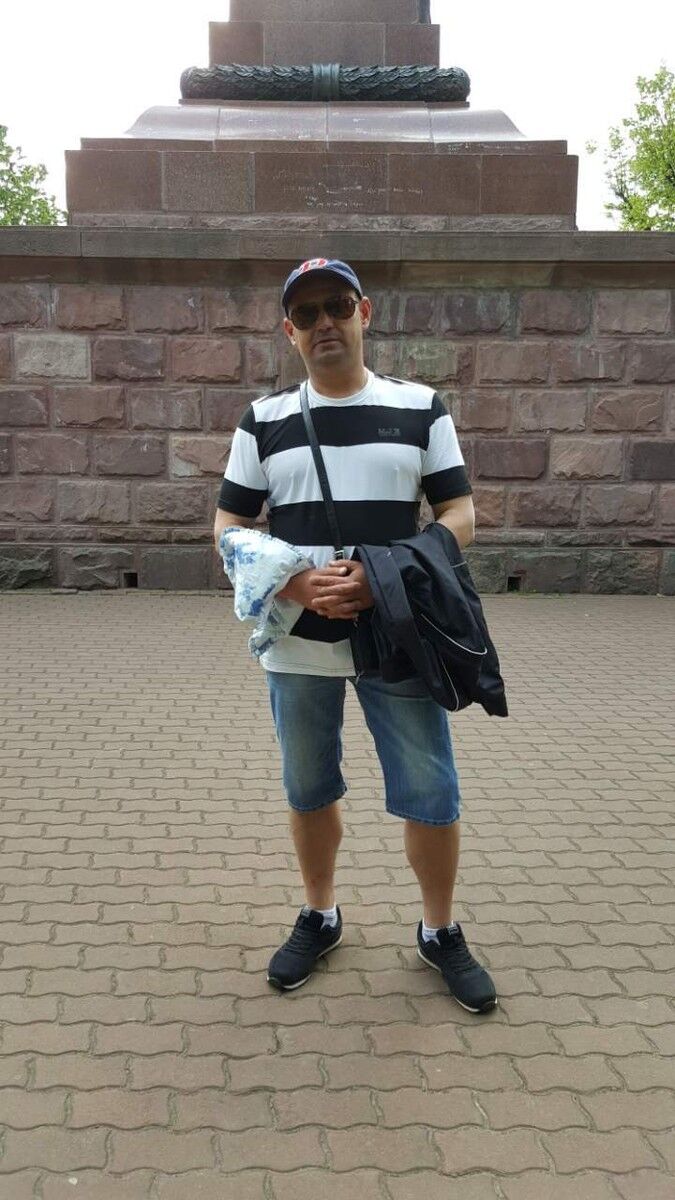  9757085  Nik, 47 ,    