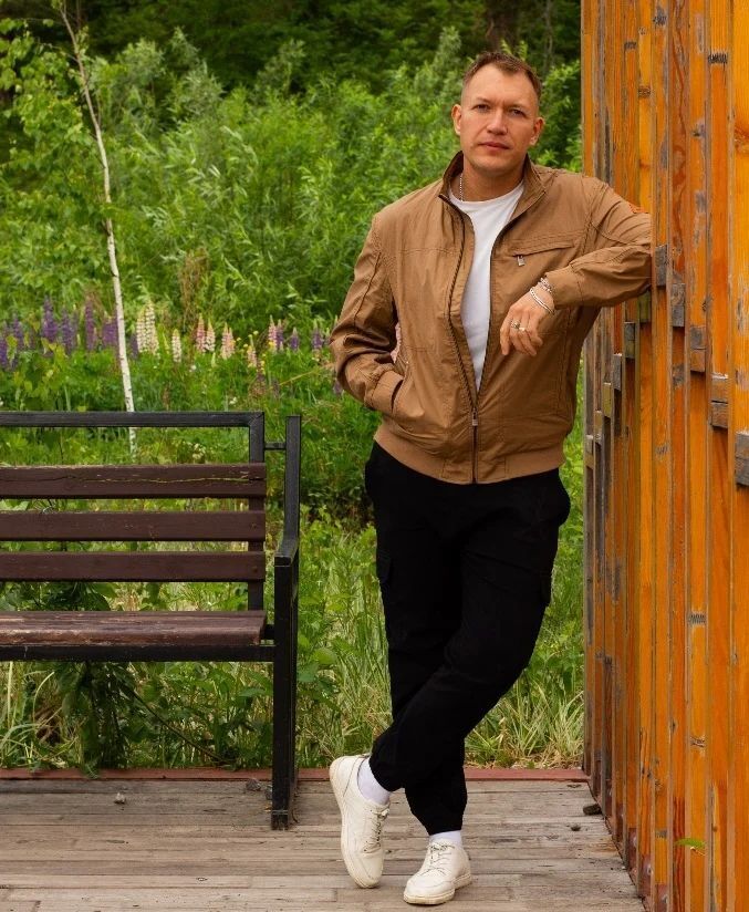  ,   Artyom, 34 ,   ,   