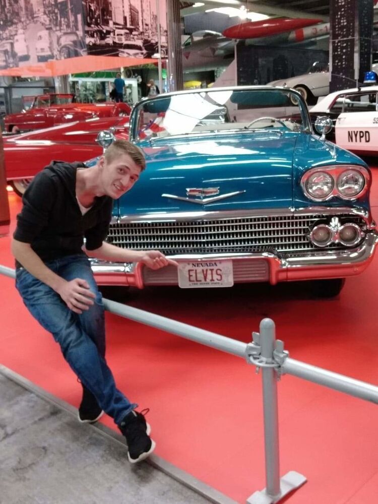  19764975  Elvijs, 33 ,    