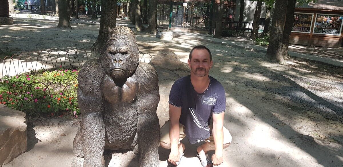  ,   Dima, 44 ,   
