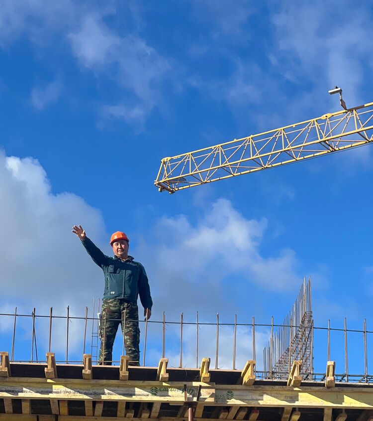  54758065  Bahti, 40 ,    -