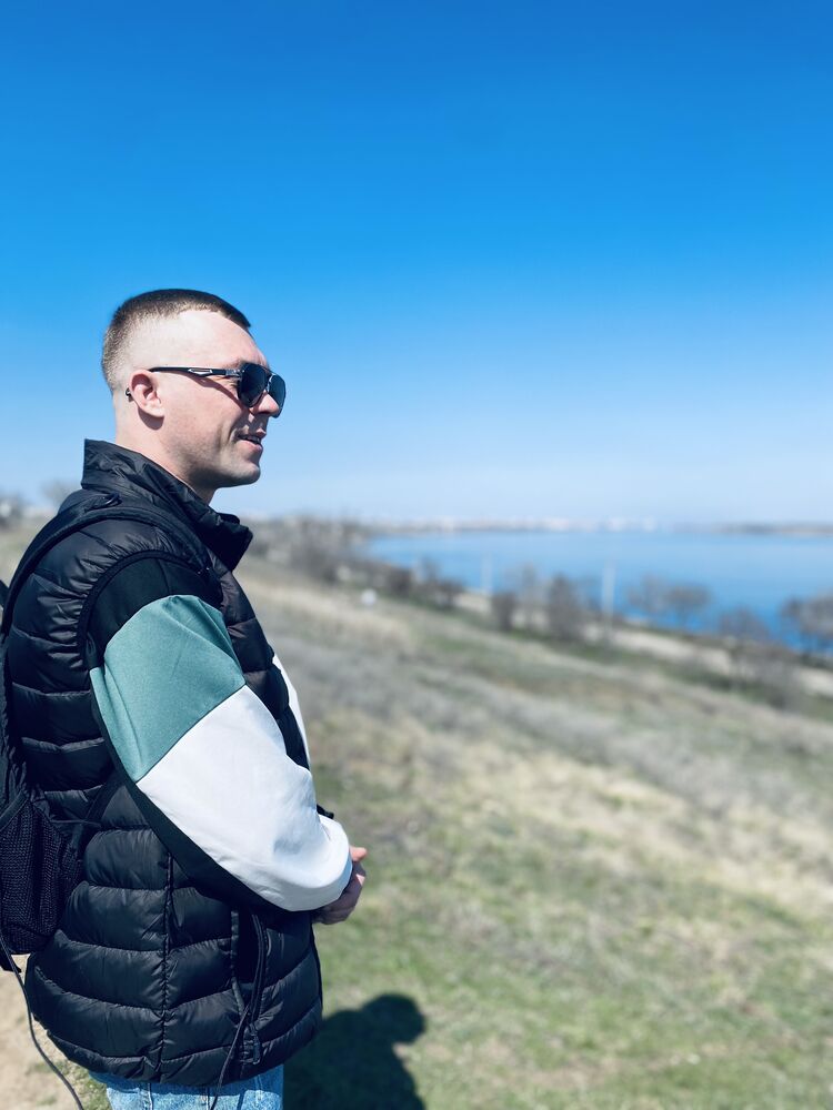  ,   Artem, 37 ,   ,   , c , 