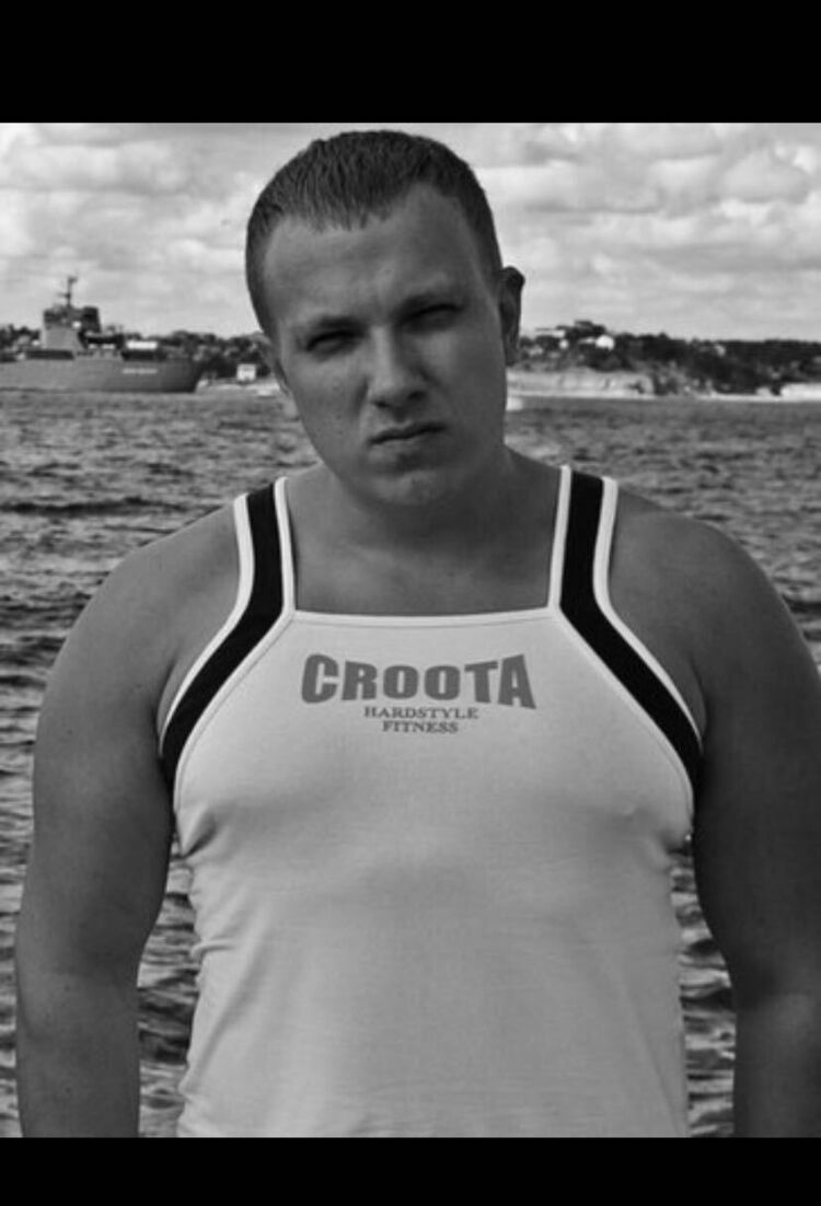  37251965  Mikhail, 38 ,    