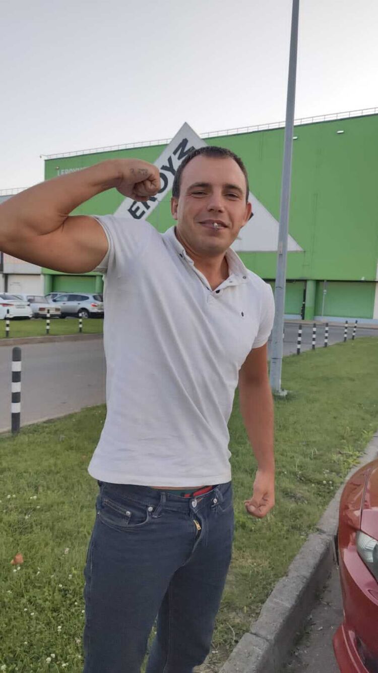  37796975  Sergey, 23 ,    --