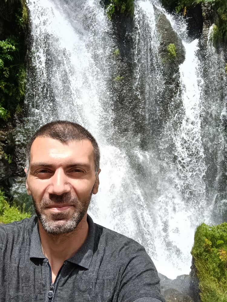  31863735  Narek, 41 ,    