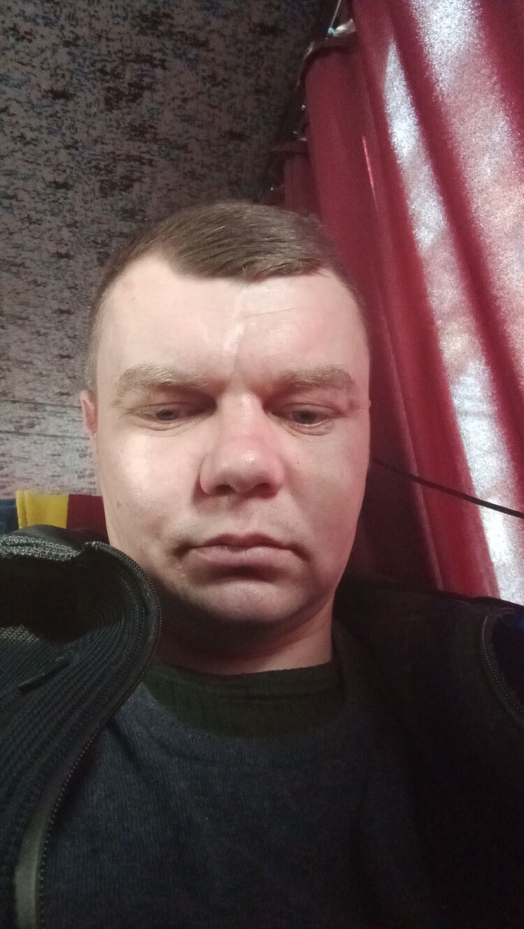  32733465  Pavlo, 33 ,    