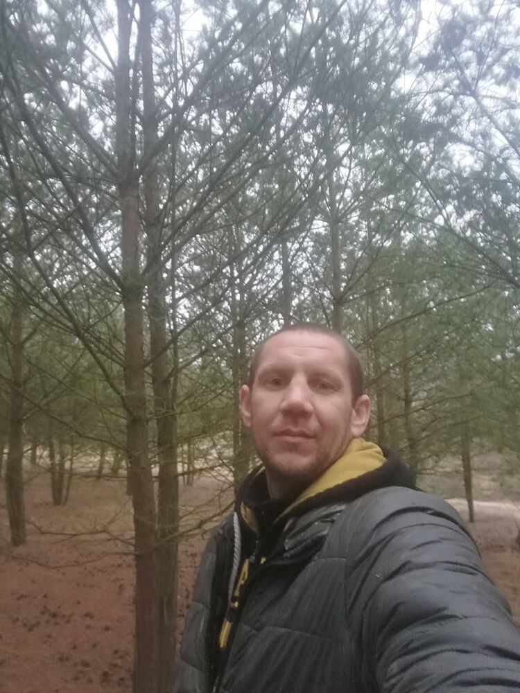  18507645  Aleksandr, 40 ,    Praha
