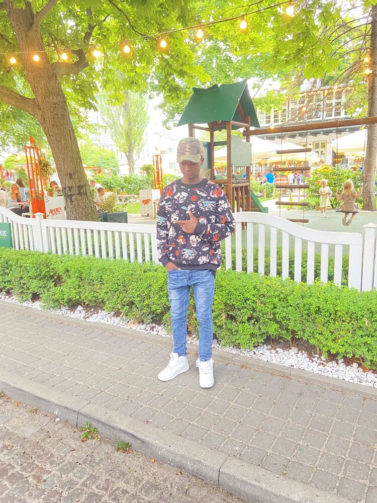  ,   Ryn, 22 ,   ,   